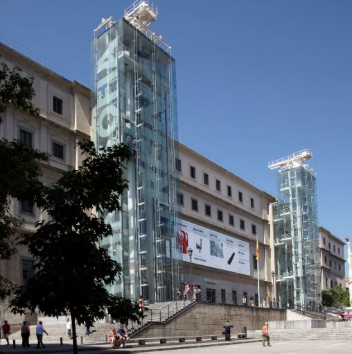 El Museo Reina Sofía abre sus puertas en 1990