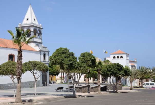 Puerto del Rosario, actual capital de Fuerteventura cuenta con la mayoría de las instituciones insulares