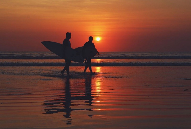 Los cinco mejores destinos para hacer surf