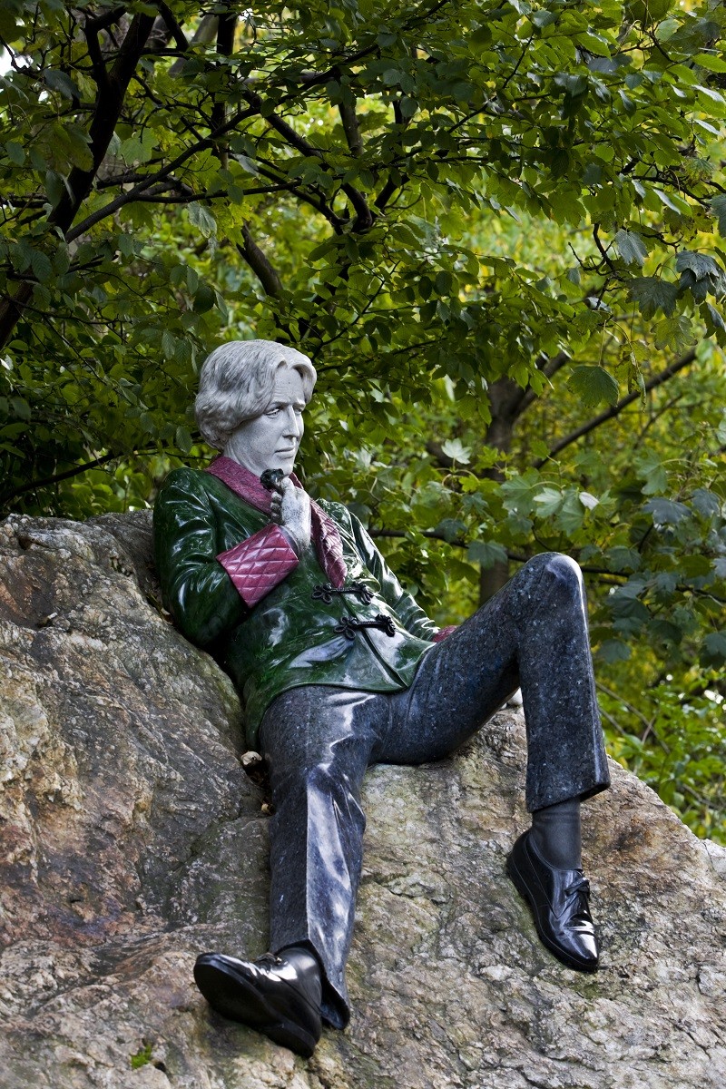 Estatua de Oscar Wilde en Merrion Squarel, Dublín